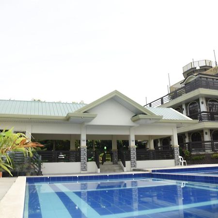 Villa Esmeralda Bryan'S Resort Hotel And Restaurant Palayan City Exteriör bild