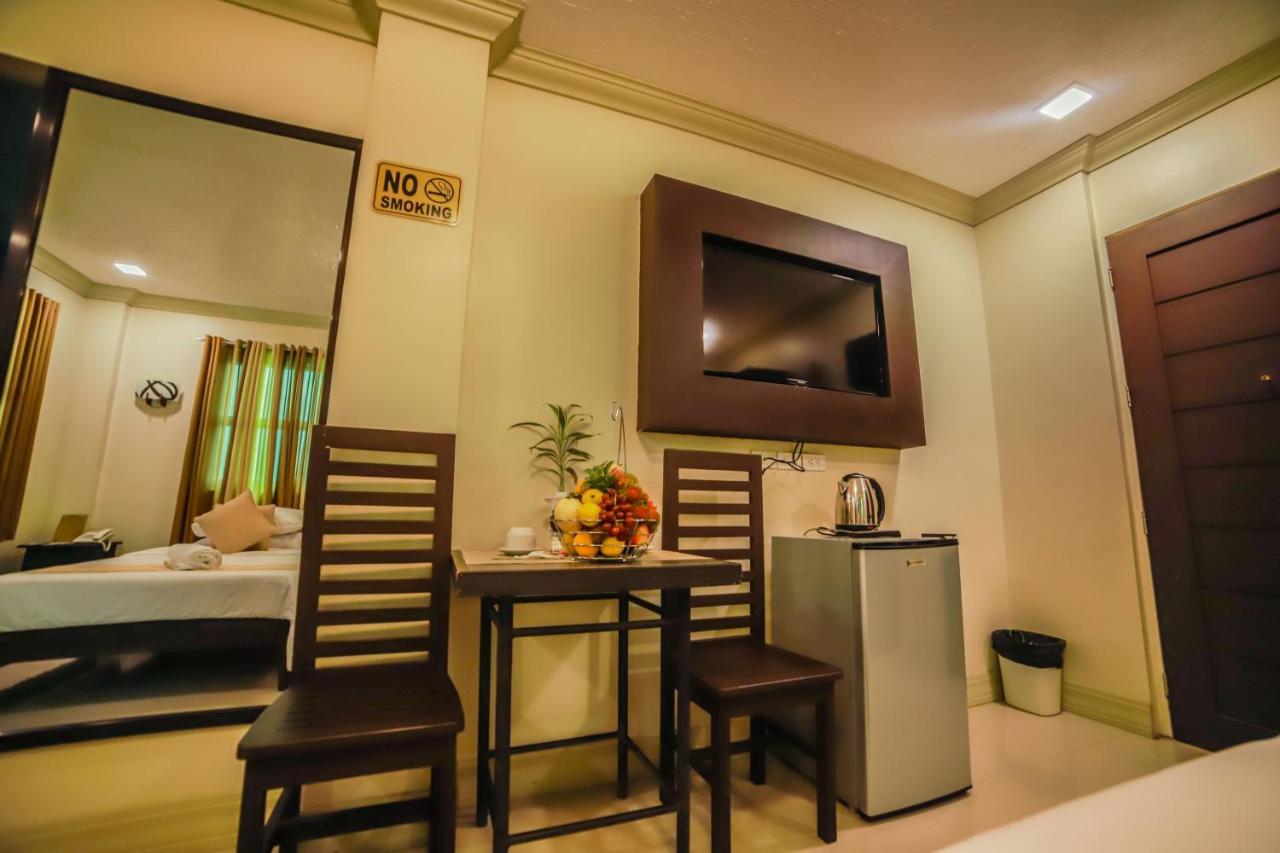 Villa Esmeralda Bryan'S Resort Hotel And Restaurant Palayan City Exteriör bild