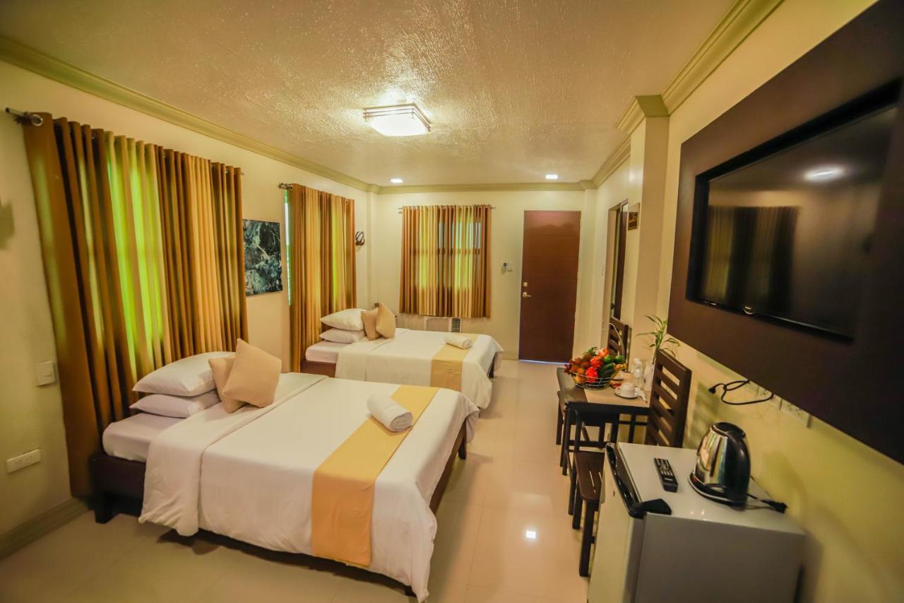 Villa Esmeralda Bryan'S Resort Hotel And Restaurant Palayan City Exteriör bild