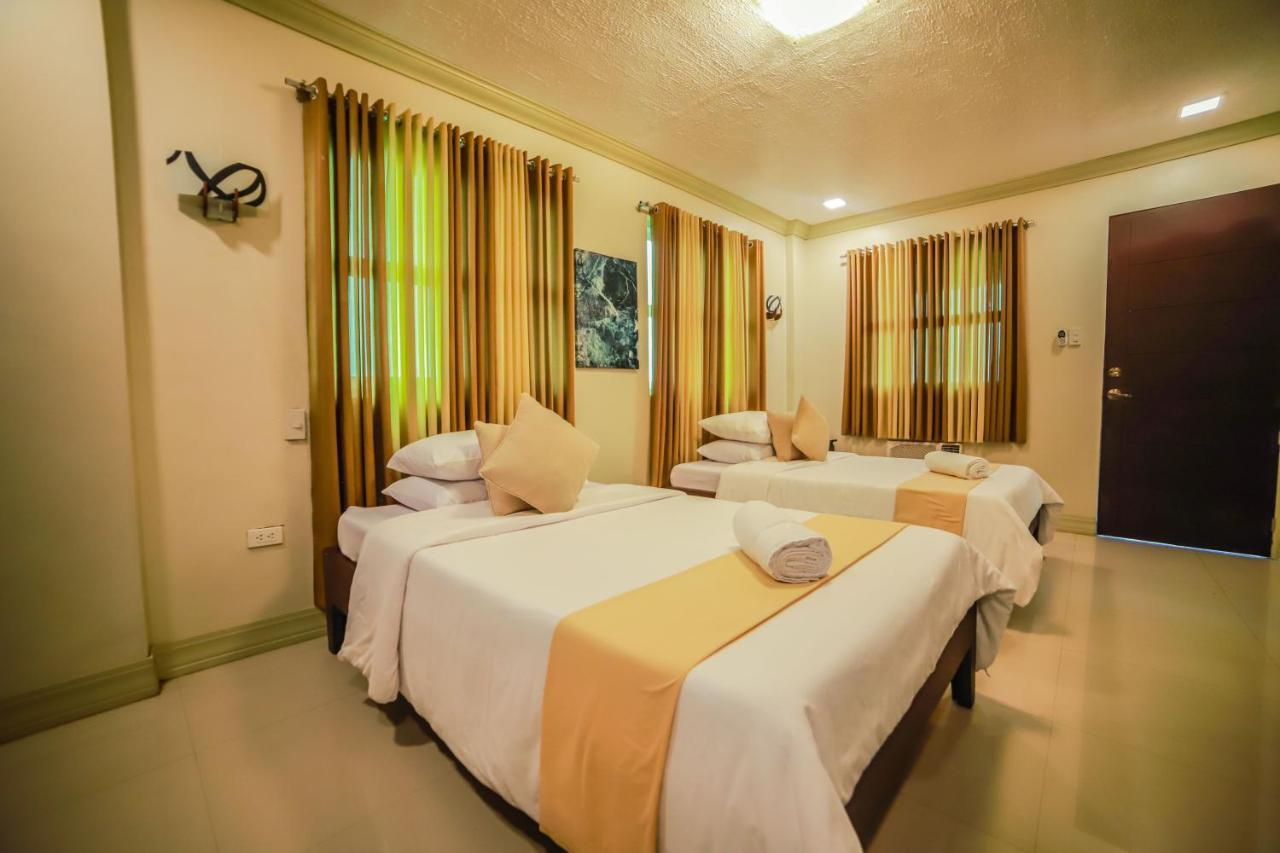 Villa Esmeralda Bryan'S Resort Hotel And Restaurant Palayan City Exteriör bild