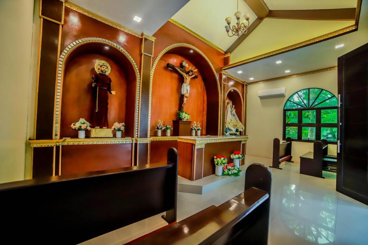 Villa Esmeralda Bryan'S Resort Hotel And Restaurant Palayan City Exteriör bild