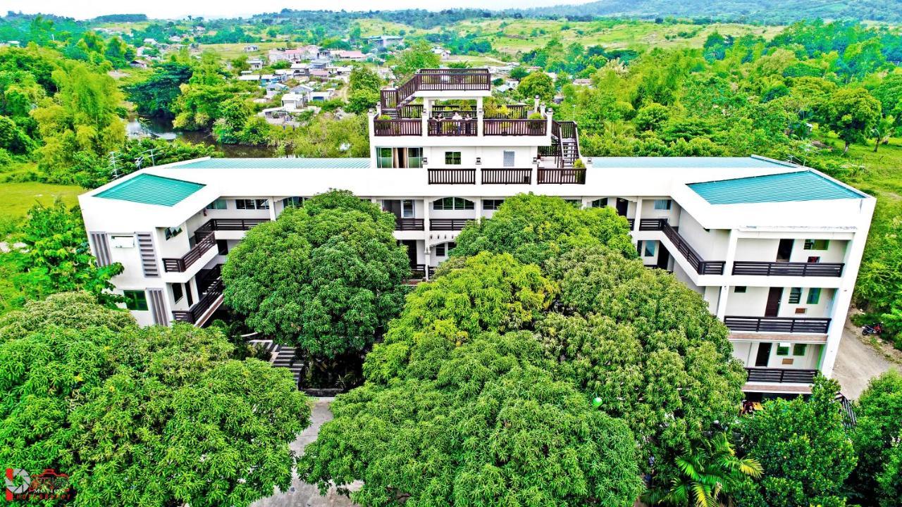 Villa Esmeralda Bryan'S Resort Hotel And Restaurant Palayan City Exteriör bild
