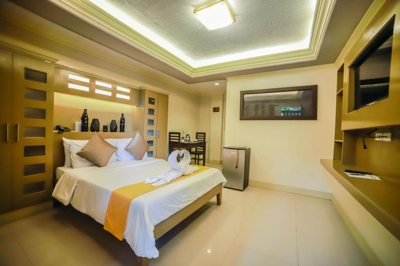 Villa Esmeralda Bryan'S Resort Hotel And Restaurant Palayan City Exteriör bild