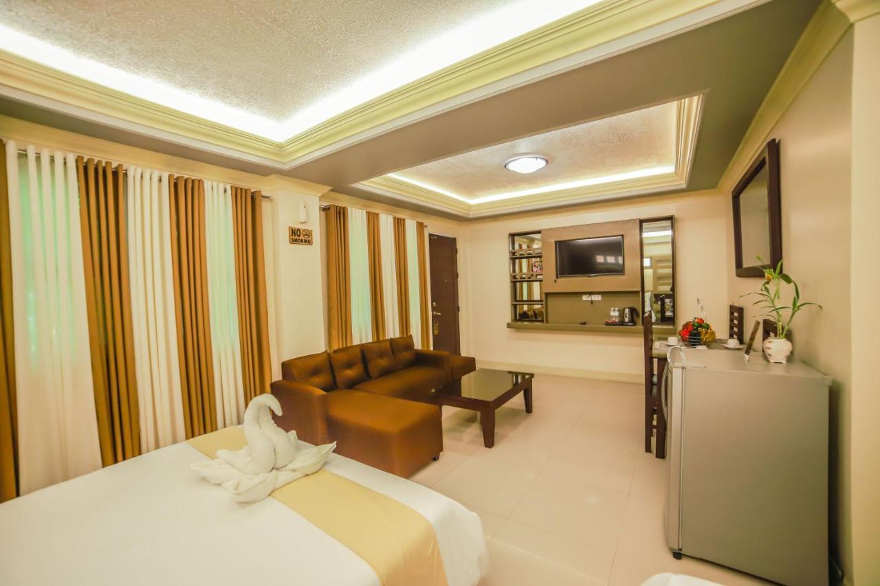 Villa Esmeralda Bryan'S Resort Hotel And Restaurant Palayan City Exteriör bild