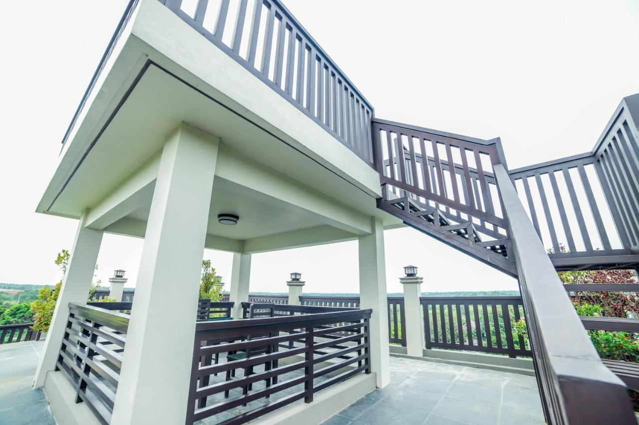 Villa Esmeralda Bryan'S Resort Hotel And Restaurant Palayan City Exteriör bild