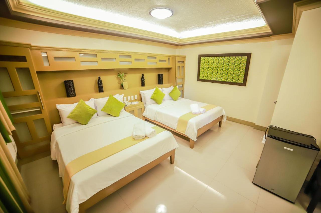 Villa Esmeralda Bryan'S Resort Hotel And Restaurant Palayan City Exteriör bild