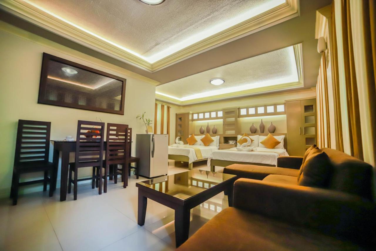 Villa Esmeralda Bryan'S Resort Hotel And Restaurant Palayan City Exteriör bild