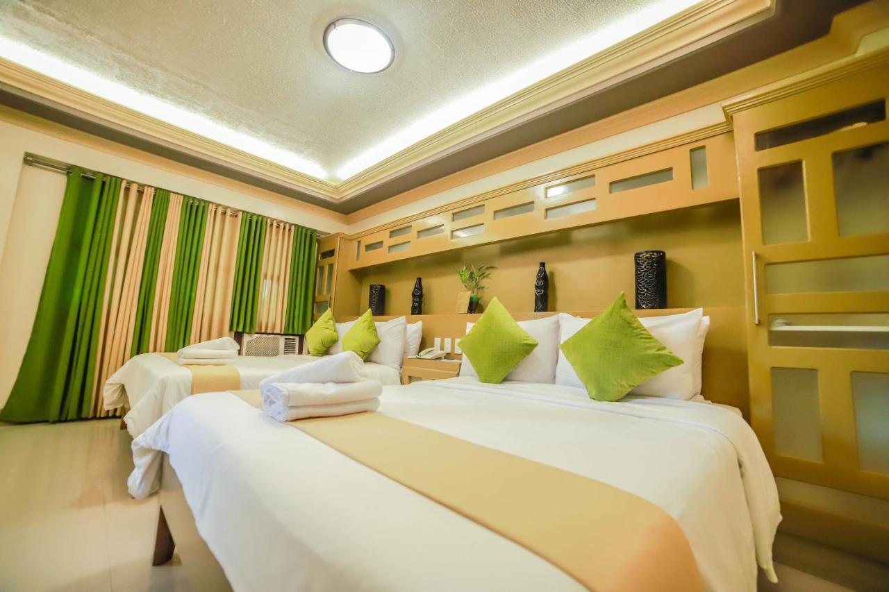 Villa Esmeralda Bryan'S Resort Hotel And Restaurant Palayan City Exteriör bild