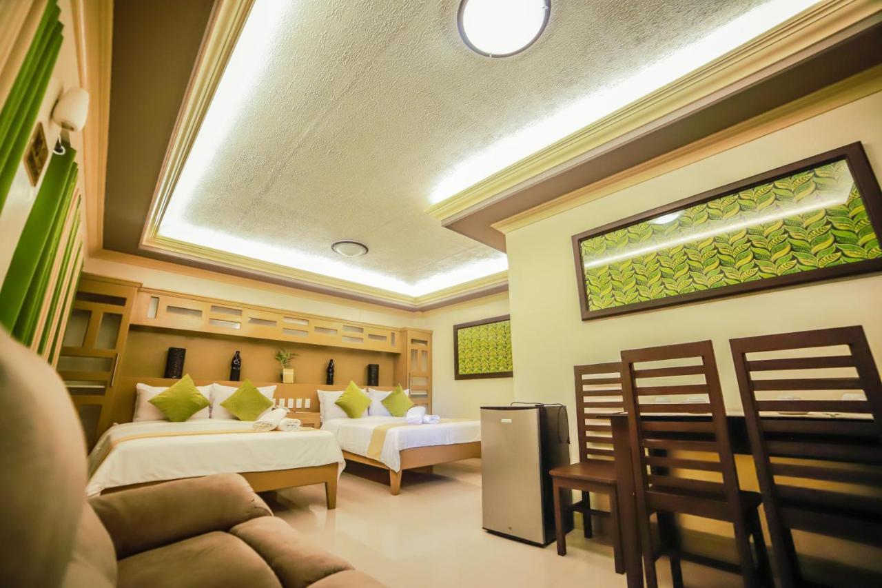 Villa Esmeralda Bryan'S Resort Hotel And Restaurant Palayan City Exteriör bild