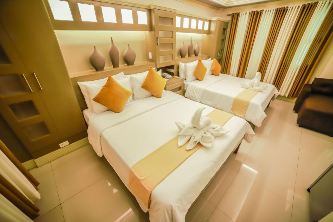 Villa Esmeralda Bryan'S Resort Hotel And Restaurant Palayan City Exteriör bild