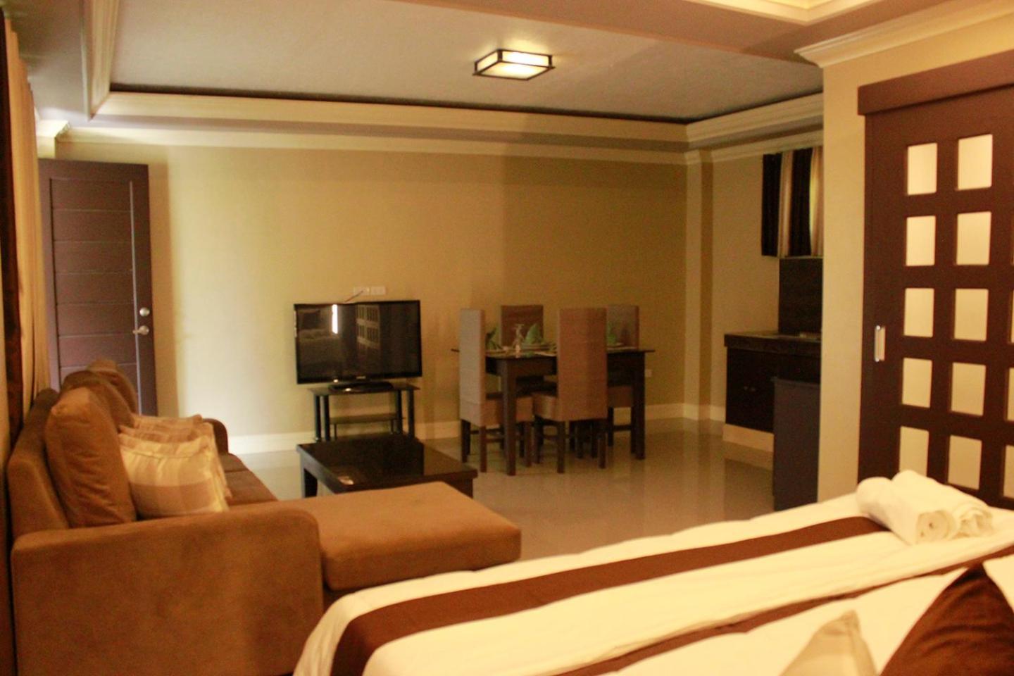 Villa Esmeralda Bryan'S Resort Hotel And Restaurant Palayan City Exteriör bild