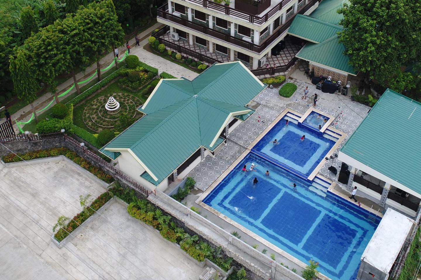 Villa Esmeralda Bryan'S Resort Hotel And Restaurant Palayan City Exteriör bild