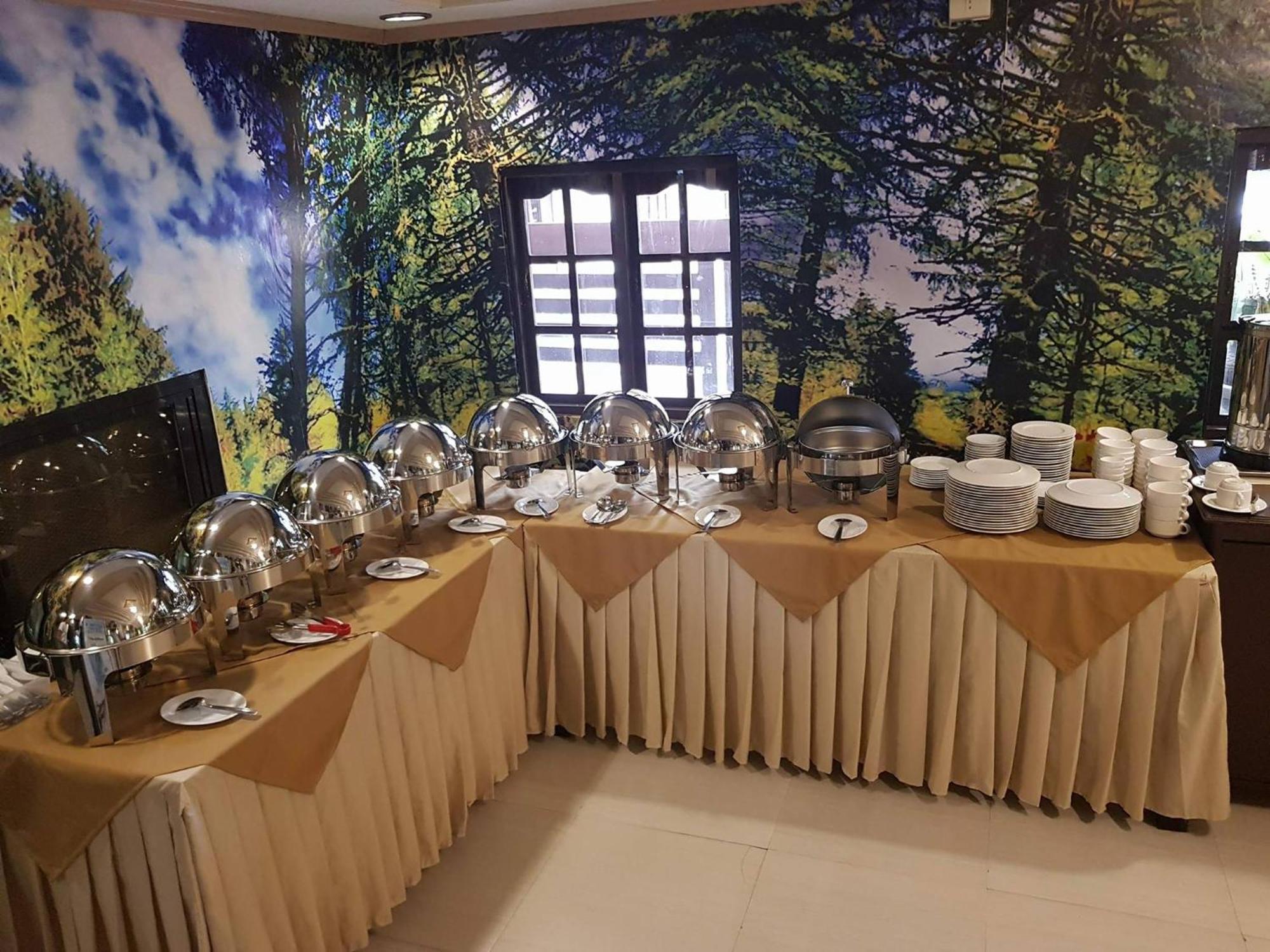 Villa Esmeralda Bryan'S Resort Hotel And Restaurant Palayan City Exteriör bild